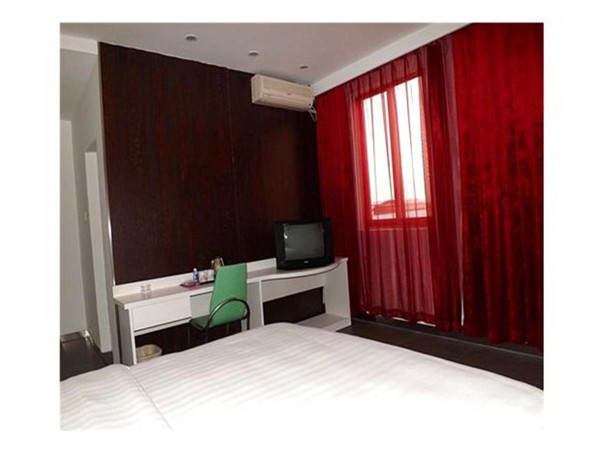 V8 Hotel Xilang Subway Branch Guangzhou Exteriör bild