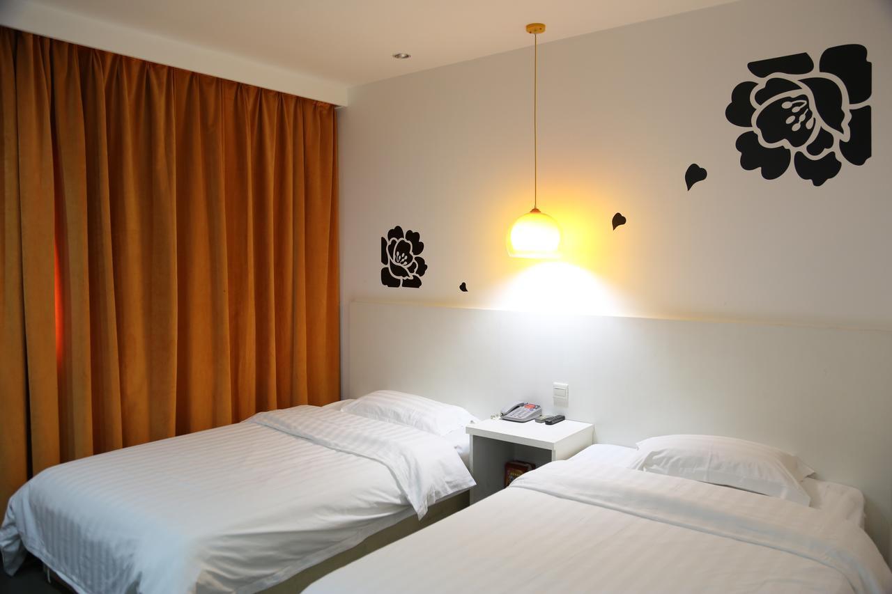 V8 Hotel Xilang Subway Branch Guangzhou Exteriör bild
